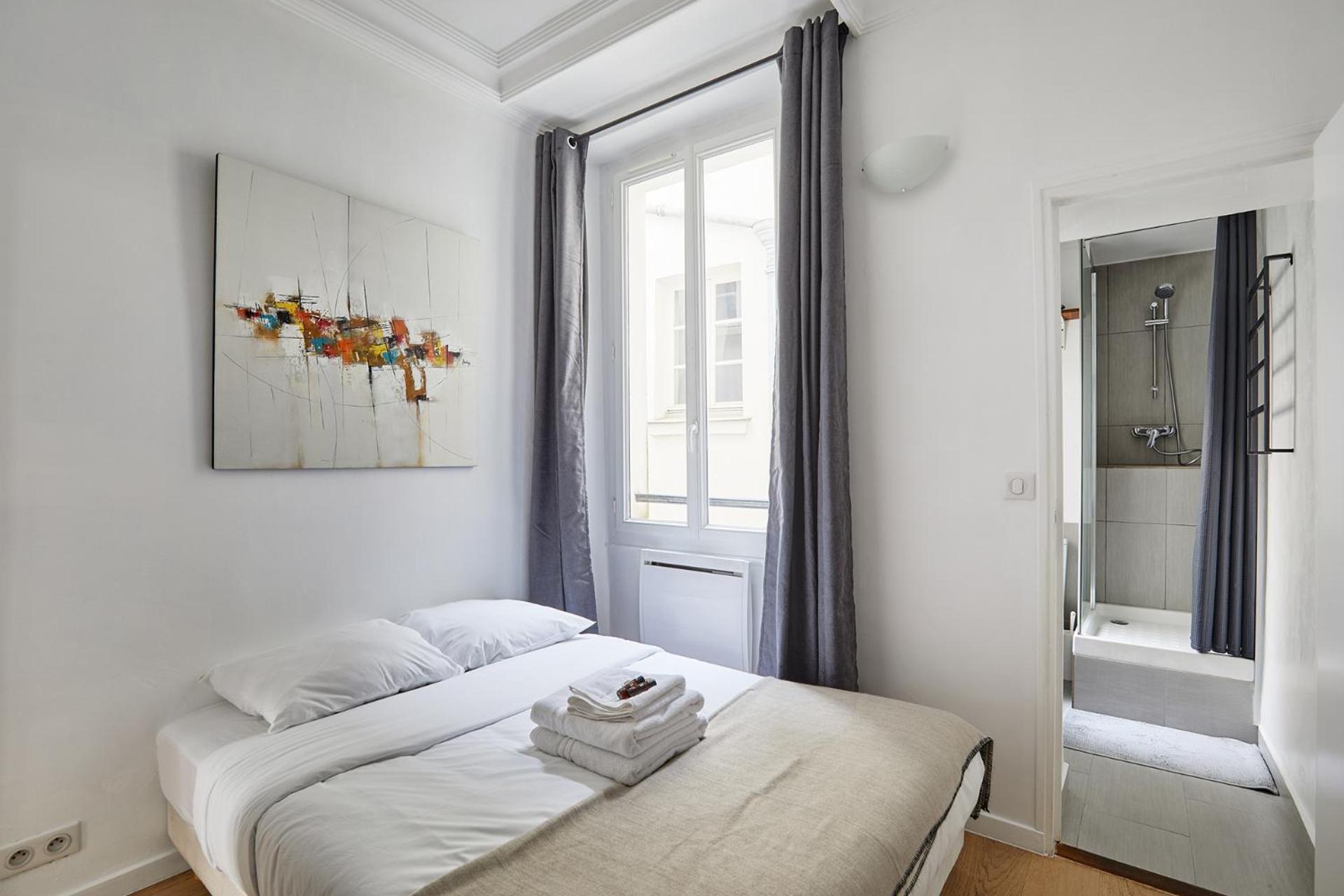 Apartment Center Of By Prestige Paris