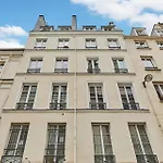 Apartment Center Of Paris By Studio Prestige