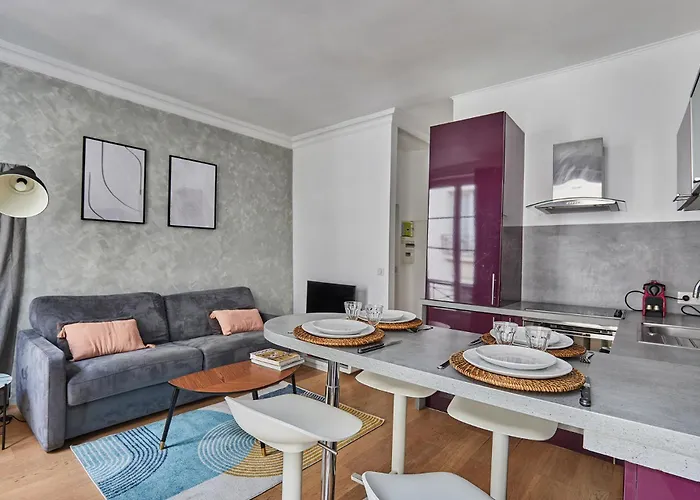 Apartment Center Of Paris By Studio Prestige